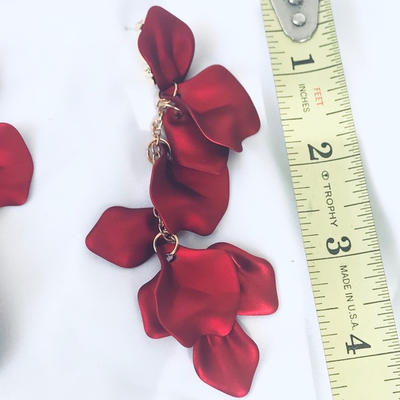 💟Host Pick:New White Dangling Rose Petal Earrings - Picture 2 of 3